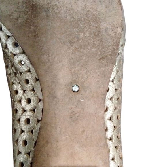 Corso Como Gold Flats with Sleek Design Women's Size 8 - Picture 9 of 10